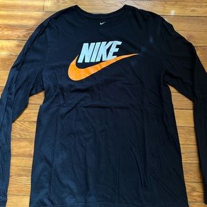 Men’s Nike long sleeve tee (Size Medium)